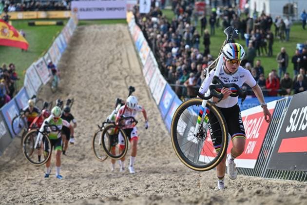 Dutch Fem Van Empel pictured in action during the women elite race of the Cyclocross Ruddervoorde, Sunday 19 October 2025 in Ruddervoorde, stage 2 (out of 7) of the Superprestige cyclocross cycling competition. LUCxCLAESSEN  x137281210x