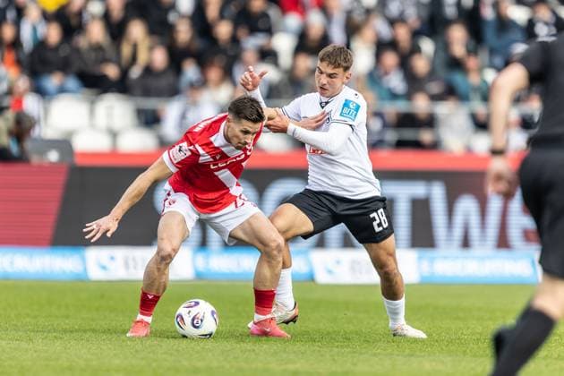 Football, Season 2025 2026, 3 Liga, Donaustadion Ulm, 11 Matchday, SSV Ulm 1846 Football FC Energie Cottbus, 19 10 2025 19 10 2025, Football, Season 2025 2026, 3 Liga, Donaustadion Ulm, 11 Matchday, SSV Ulm 1846 Football FC Energie Cottbus, v l 20 Axel Borgmann Energie Cottbus , 28 Max Scholze SSV Ulm 1846 Football Photo Lucca Fundel Ulm Donaustadion Baden Württemberg Germany
