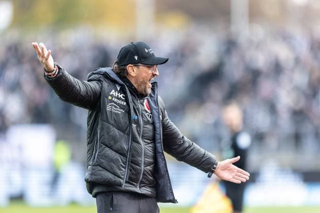 Football, Season 2025 2026, 3 Liga, Donaustadion Ulm, 11 Matchday, SSV Ulm 1846 Football FC Energie Cottbus, 19 10 2025 19 10 2025, Football, Season 2025 2026, 3 Liga, Donaustadion Ulm, 11 Matchday, SSV Ulm 1846 Football FC Energie Cottbus, cropped single image Coach Claus Dieter Wollitz Energie Cottbus Photo Lucca Fundel Ulm Donaustadion Baden Württemberg Germany
