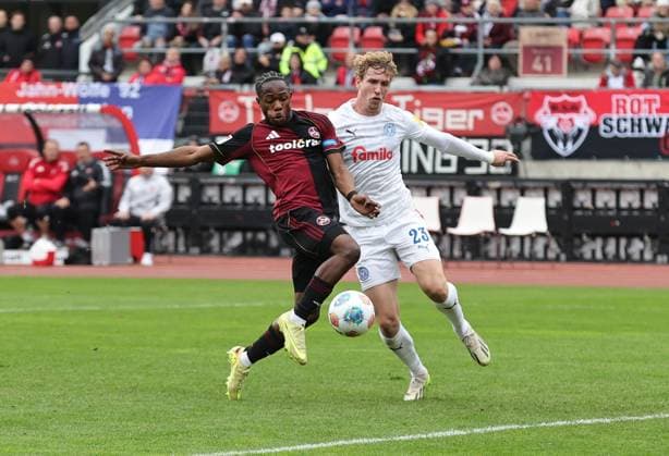 19 10 2025 Soccer Season 2025 2026 2 Soccer Bundesliga 09 Matchday 1 FC Nürnberg FCN Club KSV Holstein Kiel Störche Sportfoto Zink DaMa xdaxmax DFL regulations prohibit any use of photographs as image sequences and or quasi video only for editorial use Mohamed Ali Zoma 23, 1 FC Nürnberg FCN mit Torschuss gg Lasse Rosenboom 23, Holstein Kiel