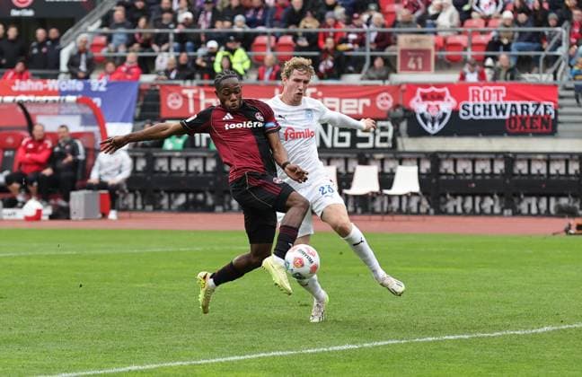 19 10 2025 Soccer Season 2025 2026 2 Soccer Bundesliga 09 Matchday 1 FC Nürnberg FCN Club KSV Holstein Kiel Störche Sportfoto Zink DaMa xdaxmax DFL regulations prohibit any use of photographs as image sequences and or quasi video only for editorial use Mohamed Ali Zoma 23, 1 FC Nürnberg FCN mit Torschuss gg Lasse Rosenboom 23, Holstein Kiel