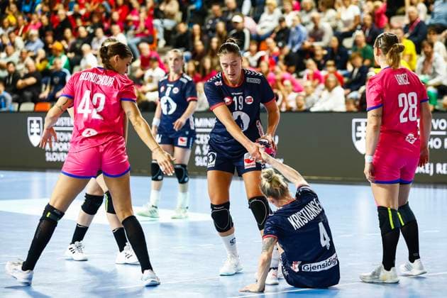 Handball, EHF EURO Cup Slovakia Norway Bratislava, Slovakia 20251019 Norway s Selma HelÃ n Henriksen helps Veronica Egebakken Kristiansen up during the EHF EURO Cup handball match between Slovakia and Norway at Hant Arena Photo Nikola Krstic NTB Bratislava Slovakia EDITORIAL USE ONLY RESTRICTED USE FOR BETTING COMPANIES  Copyright: xNikolaxKrsticx xNTBx
