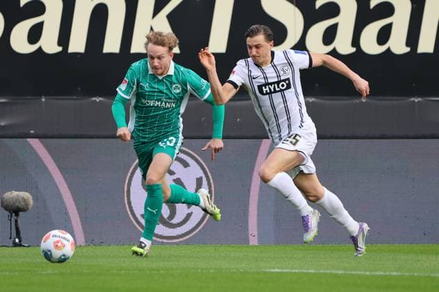 19 10 2025, Football, Men, 2 Bundesliga, Season 2025 2026, SV 07 Elversberg SpVgg Greuther Fürth, Lukas Petkov SV 07 Elversberg , Jannik Dehm SpVgg Greuther Fürth Elversberg Ursapharm Arena an der Kaiserlinde Saarland Germany EN Copyright: xSebastianxBachx