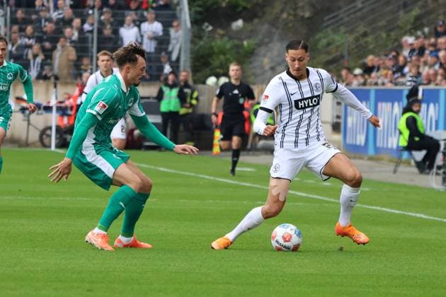 19 10 2025, Football, Men, 2 Bundesliga, Season 2025 2026, SV 07 Elversberg SpVgg Greuther Fürth, Younes Ebnoutalib SV 07 Elversberg , Noah König SpVgg Greuther Fürth Elversberg Ursapharm Arena an der Kaiserlinde Saarland Germany EN Copyright: xSebastianxBachx