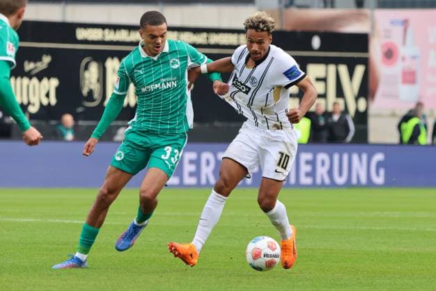 19 10 2025, Football, Men, 2 Bundesliga, Season 2025 2026, SV 07 Elversberg SpVgg Greuther Fürth, Bambase Conte SV 07 Elversberg , Maximilian Dietz SpVgg Greuther Fürth Elversberg Ursapharm Arena an der Kaiserlinde Saarland Germany EN Copyright: xSebastianxBachx