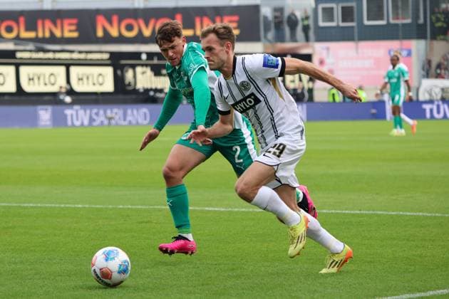 19 10 2025, Football, Men, 2 Bundesliga, Season 2025 2026, SV 07 Elversberg SpVgg Greuther Fürth, Tom Zimmerschied SV 07 Elversberg , Lukas Reich SpVgg Greuther Fürth Elversberg Ursapharm Arena an der Kaiserlinde Saarland Germany EN Copyright: xSebastianxBachx
