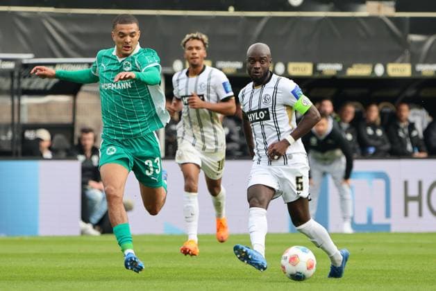 19 10 2025, Football, Men, 2 Bundesliga, Season 2025 2026, SV 07 Elversberg SpVgg Greuther Fürth, Amara Conde SV 07 Elversberg , Maximilian Dietz SpVgg Greuther Fürth Elversberg Ursapharm Arena an der Kaiserlinde Saarland Germany EN Copyright: xSebastianxBachx