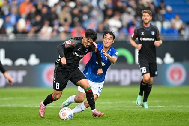 Laurin Ulrich 1 FC Magdeburg, 08 in duel with Hiroki Akiyama SV Darmstadt 1898, 16 , GER, SV Darmstadt 98 vs 1 FC Magdeburg Soccer, 2 Bundesliga, Matchday 9, Season 2025 2026, 19 10 2025 DFL REGULATES PROHIBIT ANY USE OF PHOTOGRAPHS AS IMAGE SEQUENCES AND OR QUASI VIDEO GER, SV Darmstadt 98 vs 1 FC Magdeburg Football, 2 Bundesliga, Matchday 9, Season 2025 2026, 19 10 2025 Darmstadt Copyright: xEibner-Pressefoto FlorianxWiegandx EP_FWD