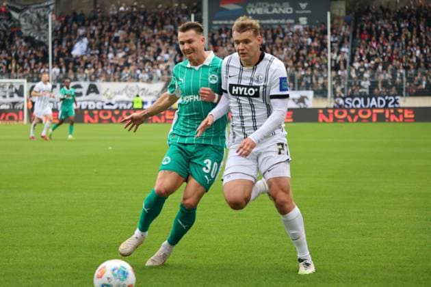 19 10 2025, Football, Men, 2 Bundesliga, Season 2025 2026, SV 07 Elversberg SpVgg Greuther Fürth, Lasse Günther SV 07 Elversberg , Felix Klaus SpVgg Greuther Fürth Elversberg Ursapharm Arena an der Kaiserlinde Saarland Germany EN Copyright: xSebastianxBachx