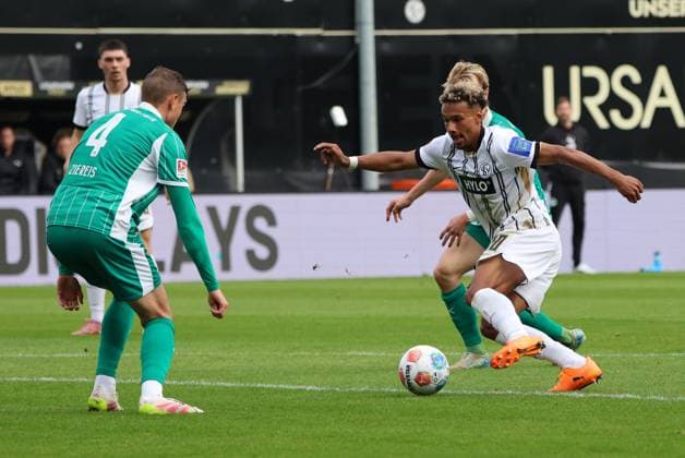 19 10 2025, Football, Men, 2 Bundesliga, Season 2025 2026, SV 07 Elversberg SpVgg Greuther Fürth, Bambase Conte SV 07 Elversberg , Philipp Ziereis SpVgg Greuther Fürth Elversberg Ursapharm Arena an der Kaiserlinde Saarland Germany EN Copyright: xSebastianxBachx