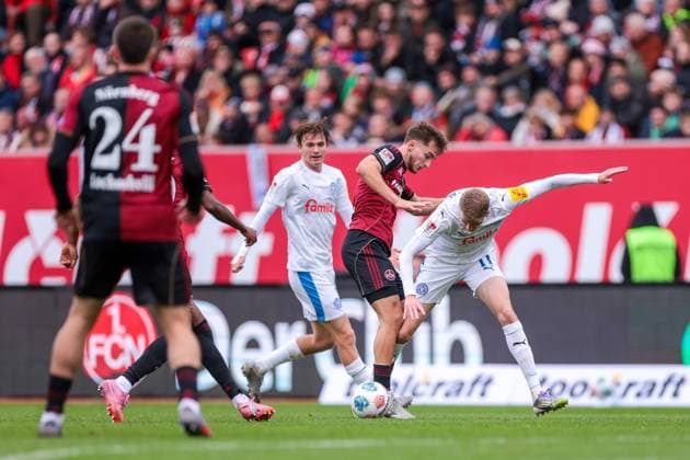 19 10 2025, 2 Bundesliga, Matchday 9, 1 FC Nürnberg Holstein Kiel, f l Adam Markhiev 1 FC Nürnberg , Alexander Bernhardsson Holstein Kiel , Nürnberg Max Morlock Stadion Bayern Germany xRHR PHOTO DEx Copyright: DennisxEwert RHR-FOTOx RHR-FOTO DE