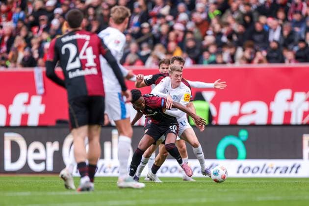 19 10 2025, 2 Bundesliga, Matchday 9, 1 FC Nürnberg Holstein Kiel, v l Pape Demba Diop 1 FC Nürnberg , Alexander Bernhardsson Holstein Kiel , Nürnberg Max Morlock Stadion Bayern Germany xRHR PHOTO DEx Copyright: DennisxEwert RHR-FOTOx RHR-FOTO DE
