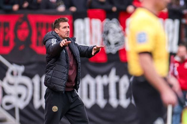 19 10 2025, 2 Bundesliga, Matchday 9, 1 FC Nürnberg Holstein Kiel, Coach Miroslav Klose 1 FC Nürnberg gives instructions, Nuremberg Max Morlock Stadion Bayern Germany xRHR PHOTO DEx Copyright: DennisxEwert RHR-FOTOx RHR-FOTO DE