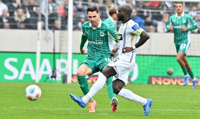 19 10 2025 Soccer Season 2025 2026 2 Soccer Bundesliga 09 Matchday SV Elversberg SVE SpVgg Greuther Fürth Kleeblatt Sportfoto Zink xwoxzix DFL regulations prohibit any use of photographs as image sequences and or quasi video only for editorial use Branimir Hrgota 10, SpVgg Greuther Fürth Amara Conde 6, SV Elversberg
