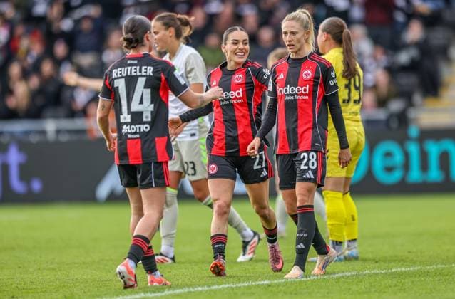 DEU, Frankfurt, Eintracht Frankfurt vs Werder Bremen, Google Pixel Frauen Bundesliga, DFB, Saison 2526, Stadion am Bretanobad, 7 Spieltag im Bild Rebecka Blomqvist Eintracht Frankfurt 28 scores the goal for 1 0, Jubel mit ErÃ leta Memeti Eintracht Frankfurt 27 DFB DFL REGULATIONS PROHIBIT ANY USE OF PHOTOGRAPHS AS IMAGE SEQUENCES AND OR QUASI VIDEO, 19 10 2025 Copyright: HMBxMedia HendrikxHamelau