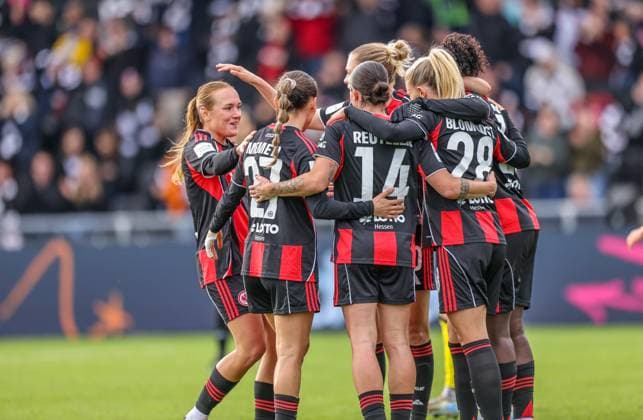 DEU, Frankfurt, Eintracht Frankfurt vs Werder Bremen, Google Pixel Frauen Bundesliga, DFB, Saison 2526, Stadion am Bretanobad, 7 Spieltag im Bild Rebecka Blomqvist Eintracht Frankfurt 28 scores the goal for 1 0, Jubel mit ErÃ leta Memeti Eintracht Frankfurt 27 DFB DFL REGULATIONS PROHIBIT ANY USE OF PHOTOGRAPHS AS IMAGE SEQUENCES AND OR QUASI VIDEO, 19 10 2025 Copyright: HMBxMedia HendrikxHamelau