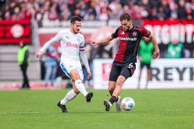19 10 2025, 2 Bundesliga, Matchday 9, 1 FC Nürnberg Holstein Kiel, f l Steven Skrzybski Holstein Kiel , Adam Markhiev 1 FC Nürnberg , Nürnberg Max Morlock Stadion Bayern Germany xRHR PHOTO DEx Copyright: DennisxEwert RHR-FOTOx RHR-FOTO DE