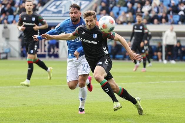 19 10 2025, xtvx, Fußball 2 Bundesliga, SV Darmstadt 98 1 FC Magdeburg v l Zweikampf, Duell, duel, tackle, compete Marco Richter SV Darmstadt 98 Alexander Nollenberger 1 FC Magdeburg DFL DFB REGULATIONS PROHIBIT ANY USE OF PHOTOGRAPHS as IMAGE SEQUENCES and or QUASI VIDEO Darmstadt