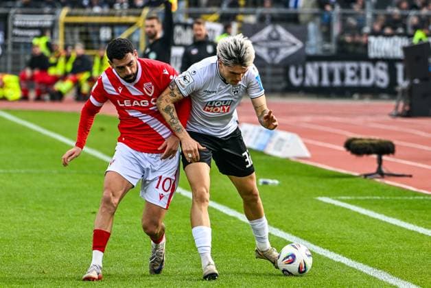 GER, 3 Liga, SSV Ulm 1846 vs FC Energie Cottbus 19 10 2025, Donaustadion, Ulm, GER, 3 Liga, SSV Ulm 1846 vs FC Energie Cottbus, pictured Tolcay Cigerci Cottbus, 10 , Niklas Kölle Koelle SSV Ulm, 32 nordphotoxGmbHx xHafner nph00200