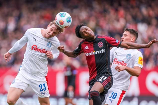 19 10 2025, 2 Bundesliga, Matchday 9, 1 FC Nürnberg Holstein Kiel, v l Lasse Rosenboom Holstein Kiel , Pape Demba Diop 1 FC Nürnberg , Adrian Kapralik Holstein Kiel , Nürnberg Max Morlock Stadion Bayern Germany xRHR PHOTO DEx Copyright: DennisxEwert RHR-FOTOx RHR-FOTO DE