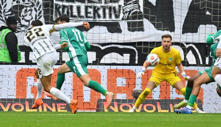 19 10 2025 Soccer Season 2025 2026 2 Soccer Bundesliga 09 Matchday SV Elversberg SVE SpVgg Greuther Fürth Kleeblatt Sportfoto Zink xwoxzix DFL regulations prohibit any use of photographs as image sequences and or quasi video only for editorial use Younes Ebnoutalib 22, SV Elversberg scores goal Goal shot for 2 0 against Noah König 17, SpVgg Greuther Fürth Pelle Boevink 26, SpVgg Greuther Fürth