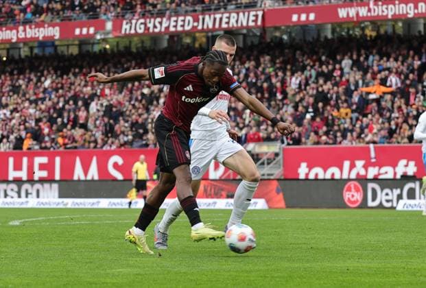 19 10 2025 Soccer Season 2025 2026 2 Soccer Bundesliga 09 Matchday 1 FC Nürnberg FCN Club KSV Holstein Kiel Storks Sportfoto Zink DaMa xdaxmax DFL regulations prohibit any use of photographs as image sequences and or quasi video only for editorial use Mohamed Ali Zoma 23, 1 FC Nürnberg FCN with shot on goal gg David Zec 26, Holstein Kiel