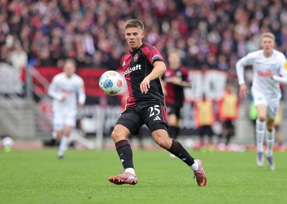 19 10 2025 Soccer Season 2025 2026 2 Soccer Bundesliga 09 Matchday 1 FC Nürnberg FCN Club KSV Holstein Kiel Störche Sportfoto Zink DaMa xdaxmax DFL regulations prohibit any use of photographs as image sequences and or quasi video only for editorial use Finn Ole Becker 25, 1 FC Nürnberg FCN Freisteller Einzelbild