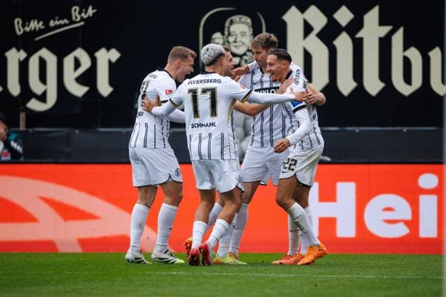 Younes Ebnoutalib SV 07 Elversberg celebrates the goal to 2 0 with Lasse Guenther SV 07 Elversberg , Jason Ceka SV 07 Elversberg , Tom Zimmerschied SV 07 Elversberg , Maximilian Rohr SV 07 Elversberg , SV Elversberg vs SpVgg Greuther Fuerth, Soccer, 2 Bundesliga, 9 Spieltag, Saison 2025 2026, 19 10 2025 DFB regulations prohibit any use of photographs as image sequences and or quasi video SV Elversberg vs SpVgg Greuther Fuerth, Fußball, 2 Bundesliga, 9 Spieltag, Saison 2025 2026, 19 10 2025 Copyright: xEibner-Pressefoto AlexanderxNeisx EP_ANS