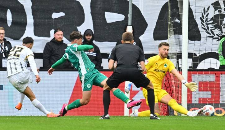 19 10 2025 Soccer Season 2025 2026 2 Soccer Bundesliga 09 Matchday SV Elversberg SVE SpVgg Greuther Fürth Kleeblatt Sportfoto Zink xwoxzix DFL regulations prohibit any use of photographs as image sequences and or quasi video only for editorial use Younes Ebnoutalib 22, SV Elversberg scores goal Goal shot for 3 0 against Lukas Reich 2, SpVgg Greuther Fürth Pelle Boevink 26, SpVgg Greuther Fürth