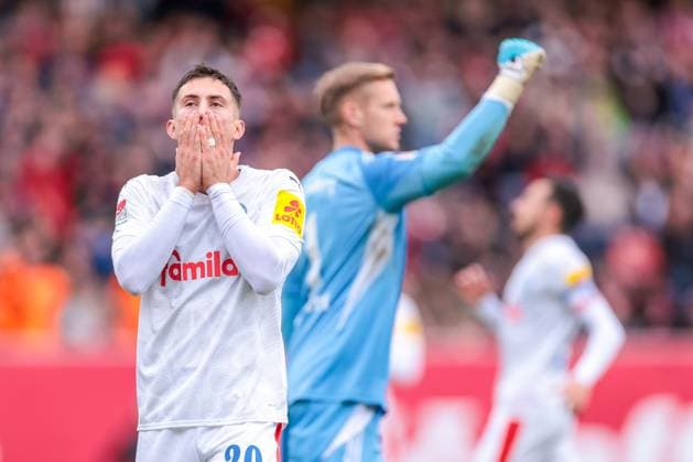 19 10 2025, 2 Bundesliga, Matchday 9, 1 FC Nürnberg Holstein Kiel, f l Adrian Kapralik Holstein Kiel is angry, Goalkeeper Jan Reichert 1 FC Nürnberg cheers, Nürnberg Max Morlock Stadion Bayern Germany xRHR PHOTO DEx Copyright: DennisxEwert RHR-FOTOx RHR-FOTO DE