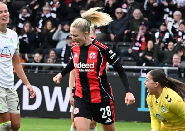 19 10 2025, xsltx, Soccer Google Pixel Womens Bundesliga, Eintracht Frankfurt Werder Bremen v l Rebecka Blomqvist Eintracht Frankfurt celebrates her opening goal DFL DFB REGULATIONS PROHIBIT ANY USE OF PHOTOGRAPHS as IMAGE SEQUENCES and or QUASI VIDEO
