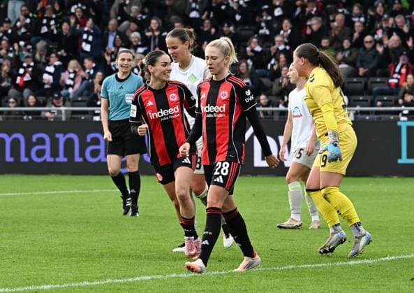 19 10 2025, xsltx, Soccer Google Pixel Women Bundesliga, Eintracht Frankfurt Werder Bremen v l Ereleta Memeti Eintracht Frankfurt , Goalscorer Rebecka Blomqvist Eintracht Frankfurt , Mariella El Sherif Werder Bremen DFL DFB REGULATIONS PROHIBIT ANY USE OF PHOTOGRAPHS as IMAGE SEQUENCES and or QUASI VIDEO