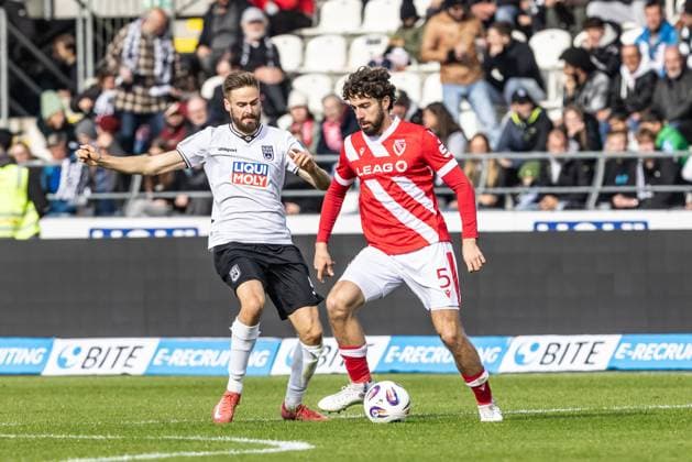 Football, Season 2025 2026, 3 Liga, Donaustadion Ulm, 11 Matchday, SSV Ulm 1846 Football FC Energie Cottbus, 19 10 2025 19 10 2025, Football, Season 2025 2026, 3 Liga, Donaustadion Ulm, 11 Matchday, SSV Ulm 1846 Football FC Energie Cottbus, v l 9 Lucas Röser SSV Ulm 1846 Football , 5 Dominik Pelivan Energie Cottbus Foto Lucca Fundel Ulm Donaustadion Baden Württemberg Germany