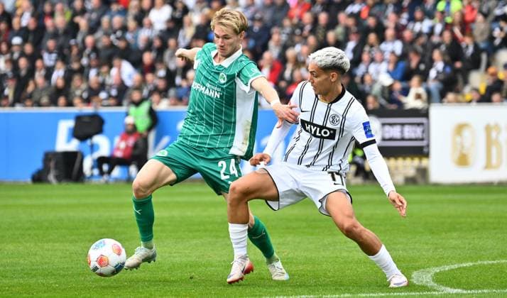 19 10 2025 Soccer Season 2025 2026 2 Soccer Bundesliga 09 Matchday SV Elversberg SVE SpVgg Greuther Fürth Kleeblatt Sportfoto Zink xwoxzix DFL regulations prohibit any use of photographs as image sequences and or quasi video only for editorial use Marco John 24, SpVgg Greuther Fürth Frederik Schmahl 17, SV Elversberg