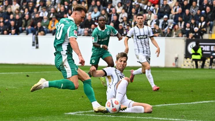 19 10 2025 Soccer Season 2025 2026 2 Soccer Bundesliga 09 Matchday SV Elversberg SVE SpVgg Greuther Fürth Kleeblatt Sportfoto Zink xwoxzix DFL regulations prohibit any use of photographs as image sequences and or quasi video only for editorial use Felix Klaus 30, SpVgg Greuther Fürth Maximilian Rohr 31, SV Elversberg
