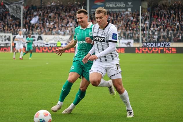 19 10 2025, Football, Men, 2 Bundesliga, Season 2025 2026, SV 07 Elversberg SpVgg Greuther Fürth, Lasse Günther SV 07 Elversberg , Felix Klaus SpVgg Greuther Fürth Elversberg Ursapharm Arena an der Kaiserlinde Saarland Germany EN Copyright: xSebastianxBachx
