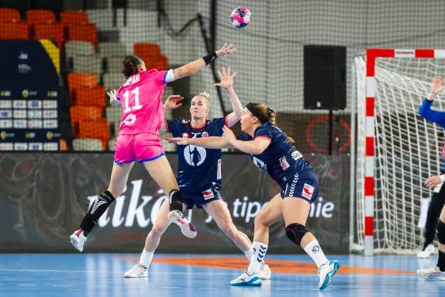 Handball, EHF EURO Cup Slovakia Norway Bratislava, Slovakia 20251019 Slovakia s Olivia Å cipova and Norway s Veronica Egebakken Kristiansen and Kaja Horst Haugseng during the handball match in the EHF EURO Cup between Slovakia and Norway at Hant Arena Photo Nikola Krstic NTB Bratislava Slovakia EDITORIAL USE ONLY RESTRICTED USE FOR BETTING COMPANIES  Copyright: xNikolaxKrsticx xNTBx