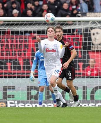 19 10 2025 Soccer Season 2025 2026 2 Soccer Bundesliga 09 Matchday 1 FC Nürnberg FCN Club KSV Holstein Kiel Störche Sportfoto Zink DaMa xdaxmax DFL regulations prohibit any use of photographs as image sequences and or quasi video only for editorial use Jonas Therkelsen 10, Holstein Kiel Adam Markhiev 6, 1 FC Nürnberg FCN