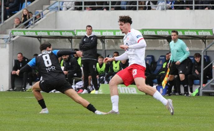 19 10 2025 xmgoodx Frankfurt am Main, PSD Bank Arena Regionalliga Südwest Saison 2025 2026 FSV Frankfurt Kickers Offenbach OFC Giorgio Del Vecchio 8, FSV Frankfurt v Kilian Skolik 23,OFC