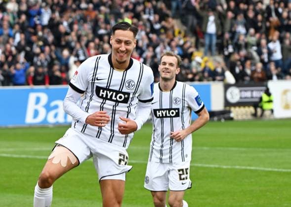 Soccer 2 Bundesliga Season 2025 26 14 09 2025 Ursapharm Arena SV Elversberg elv SpVgg Fürth fue the two-time goalscorer Younes EBNOUTALIB SV Elversberg , re Tom ZIMMERSCHIED SV Elversberg Soccer 2 Bundesliga SV Elversberg