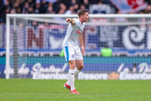 19 10 2025, 2 Bundesliga, Matchday 9, 1 FC Nürnberg Holstein Kiel, Carl Johansson Holstein Kiel gives instructions, Nuremberg Max Morlock Stadion Bayern Germany xRHR PHOTO DEx Copyright: DennisxEwert RHR-FOTOx RHR-FOTO DE
