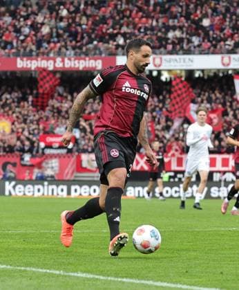 19 10 2025 Soccer Season 2025 2026 2 Soccer Bundesliga 09 Matchday 1 FC Nürnberg FCN Club KSV Holstein Kiel Störche Sportfoto Zink DaMa xdaxmax DFL regulations prohibit any use of photographs as image sequences and or quasi video only for editorial use Adriano Grimaldi 33, 1 FC Nürnberg FCN Freisteller Einzelbild