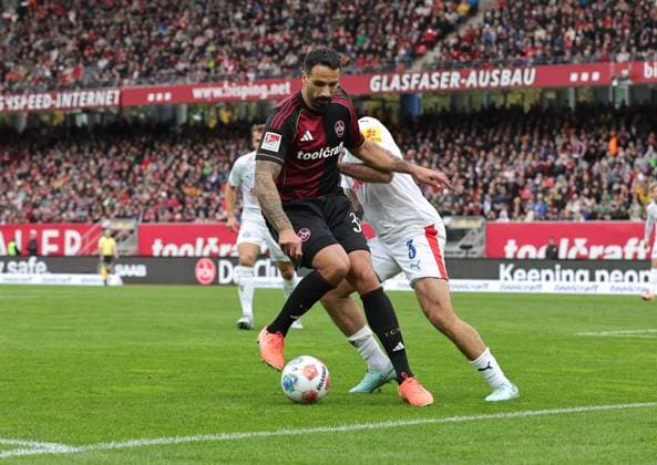 19 10 2025 Soccer Season 2025 2026 2 Soccer Bundesliga 09 Matchday 1 FC Nürnberg FCN Club KSV Holstein Kiel Storks Sportfoto Zink DaMa xdaxmax DFL regulations prohibit any use of photographs as image sequences and or quasi video only for editorial use Adriano Grimaldi 33, 1 FC Nürnberg FCN Marco Komenda 3, Holstein Kiel