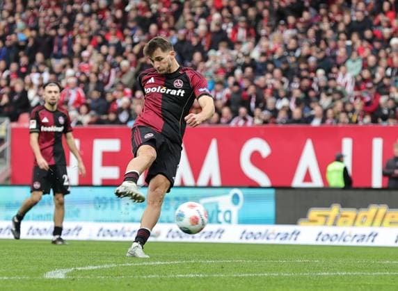 19 10 2025 Soccer Season 2025 2026 2 Soccer Bundesliga 09 Matchday 1 FC Nuremberg FCN Club KSV Holstein Kiel Storks Sportfoto Zink DaMa xdaxmax DFL regulations prohibit any use of photographs as image sequences and or quasi video only for editorial use Adam Markhiev 6, 1 FC Nuremberg FCN with shot on goal