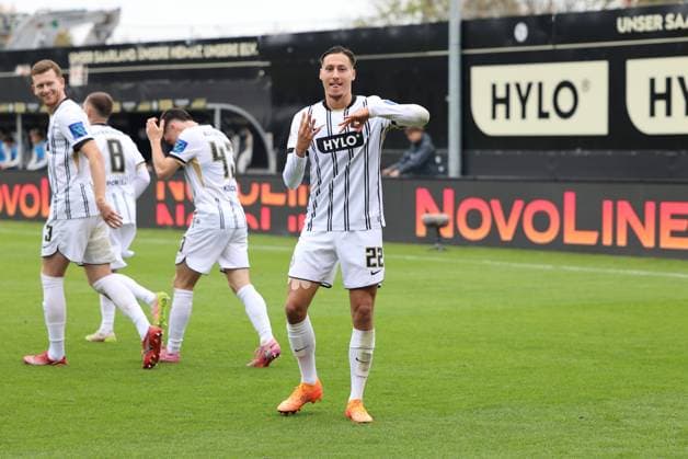 19 10 2025, Soccer, Men, 2 Bundesliga, Season 2025 2026, SV 07 Elversberg SpVgg Greuther Fürth, Goal celebration to 2 0, Goalscorer Younes Ebnoutalib SV 07 Elversberg Elversberg Ursapharm Arena an der Kaiserlinde Saarland Germany EN Copyright: xSebastianxBachx