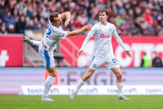 19 10 2025, 2 Bundesliga, Matchday 9, 1 FC Nürnberg Holstein Kiel, f l Stefan Schwab Holstein Kiel , Magnus Knudsen Holstein Kiel , Nürnberg Max Morlock Stadion Bayern Germany xRHR PHOTO DEx Copyright: DennisxEwert RHR-FOTOx RHR-FOTO DE