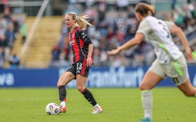 DEU, Frankfurt, Eintracht Frankfurt vs Werder Bremen, Google Pixel Frauen Bundesliga, DFB, Saison 2526, Stadion am Bretanobad, 7 Spieltag im Bild Amanda Ilestedt Eintracht Frankfurt 13 DFB DFL REGULATIONS PROHIBIT ANY USE OF PHOTOGRAPHS AS IMAGE SEQUENCES AND OR QUASI VIDEO, 19 10 2025 Copyright: HMBxMedia HendrikxHamelau