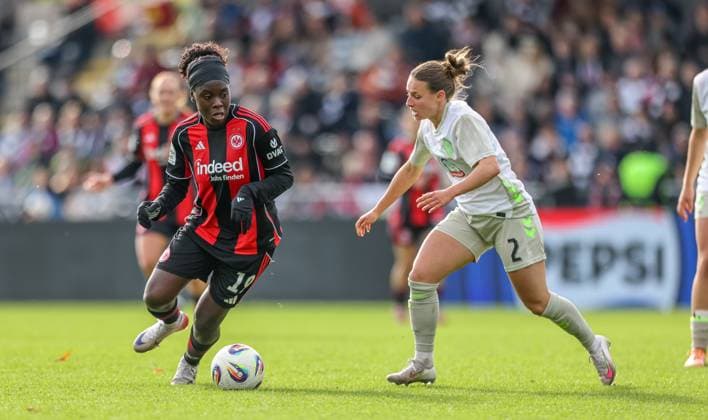 DEU, Frankfurt, Eintracht Frankfurt vs Werder Bremen, Google Pixel Frauen Bundesliga, DFB, Saison 2526, Stadion am Bretanobad, 7 Spieltag im Bild Nicole Anyomi Eintracht Frankfurt 19 , Chiara D Angelo Werder Bremen 2 DFB DFL REGULATIONS PROHIBIT ANY USE OF PHOTOGRAPHS AS IMAGE SEQUENCES AND OR QUASI VIDEO, 19 10 2025 Copyright: HMBxMedia HendrikxHamelau