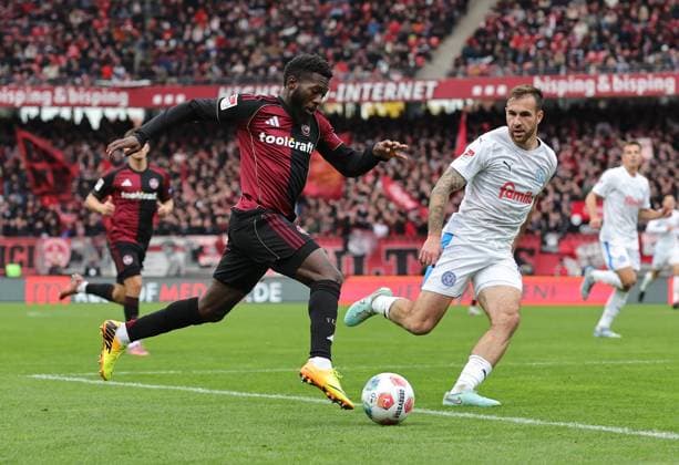 19 10 2025 Soccer Season 2025 2026 2 Soccer Bundesliga 09 Matchday 1 FC Nürnberg FCN Club KSV Holstein Kiel Storks Sportfoto Zink DaMa xdaxmax DFL regulations prohibit any use of photographs as image sequences and or quasi video only for editorial use Mickael Mickaël Biron 7, 1 FC Nürnberg FCN Marco Komenda 3, Holstein Kiel