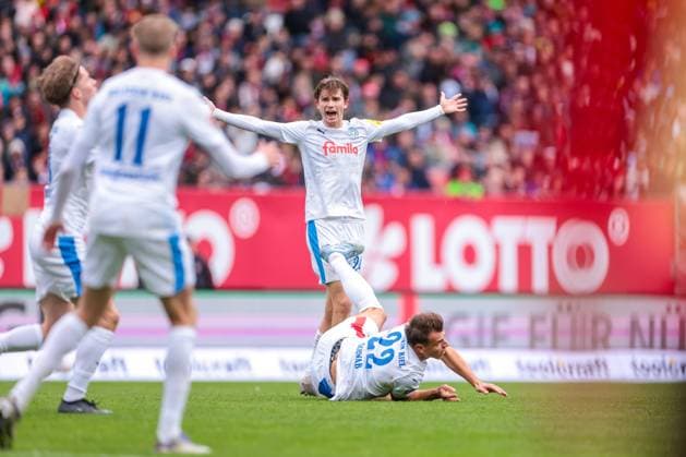 19 10 2025, 2 Bundesliga, Matchday 9, 1 FC Nürnberg Holstein Kiel, Magnus Knudsen Holstein Kiel complains, Nürnberg Max Morlock Stadion Bayern Germany xRHR PHOTO DEx Copyright: DennisxEwert RHR-FOTOx RHR-FOTO DE